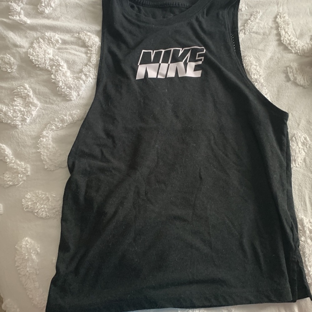 NIKE TANK TOP!!! size XS, BLACK AND WHITE, breathable back, WORN A FEW TIMES